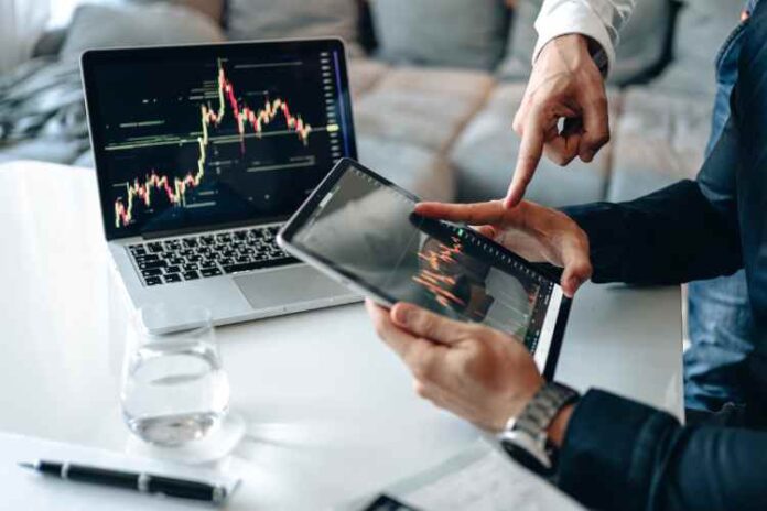 The Benefits of Using a Professional Trading Platform and Trading on Mobile Devices